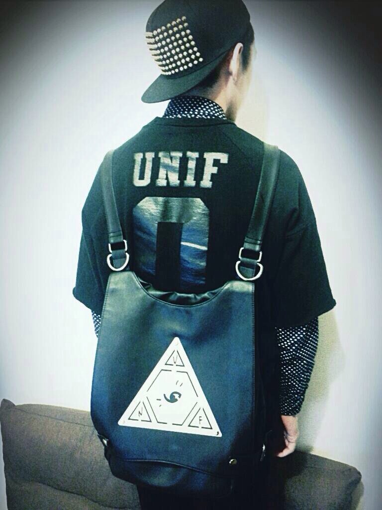 UNIF 打ち砕く レザーリュック 