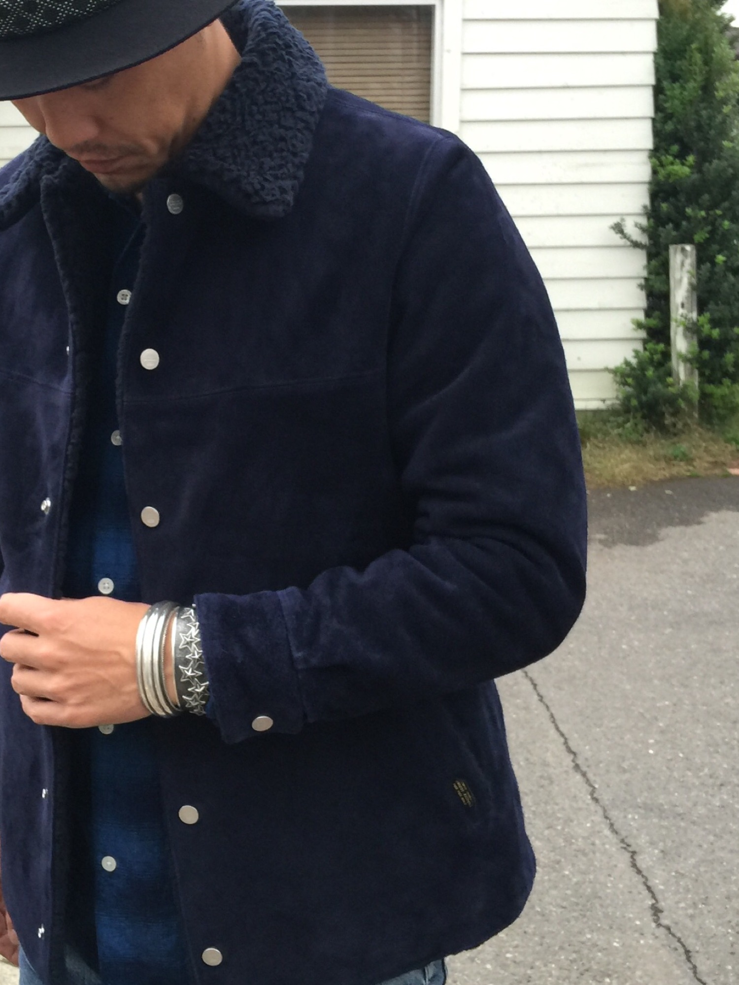 Finders Keepersのムートンコートを使った人気ファッション  