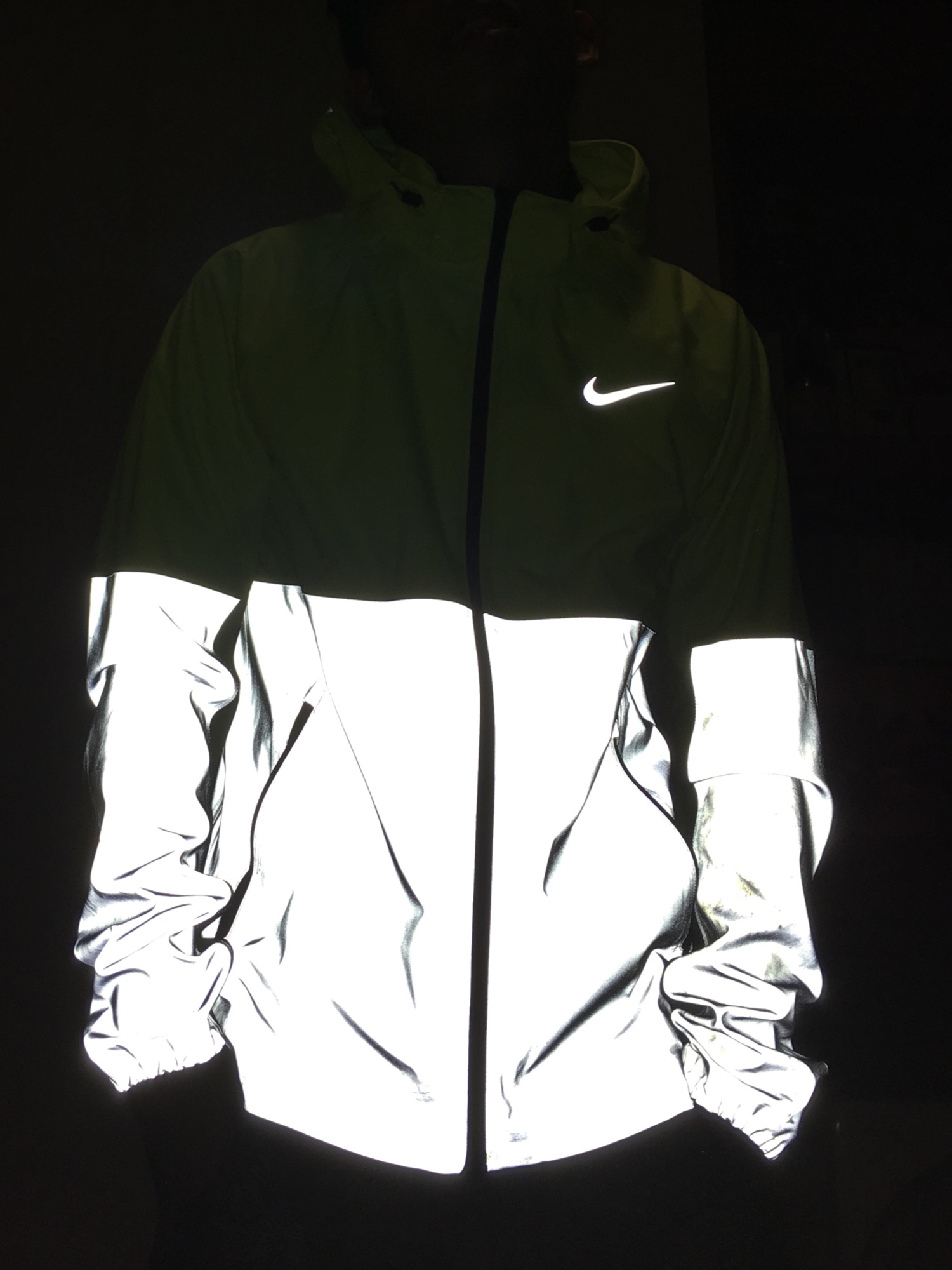 ナイキ　シールド　フラッシュ　ジャケット NIKE（ナイキ）の「ナイキ シールド フラッシュ ウィメンズランニング