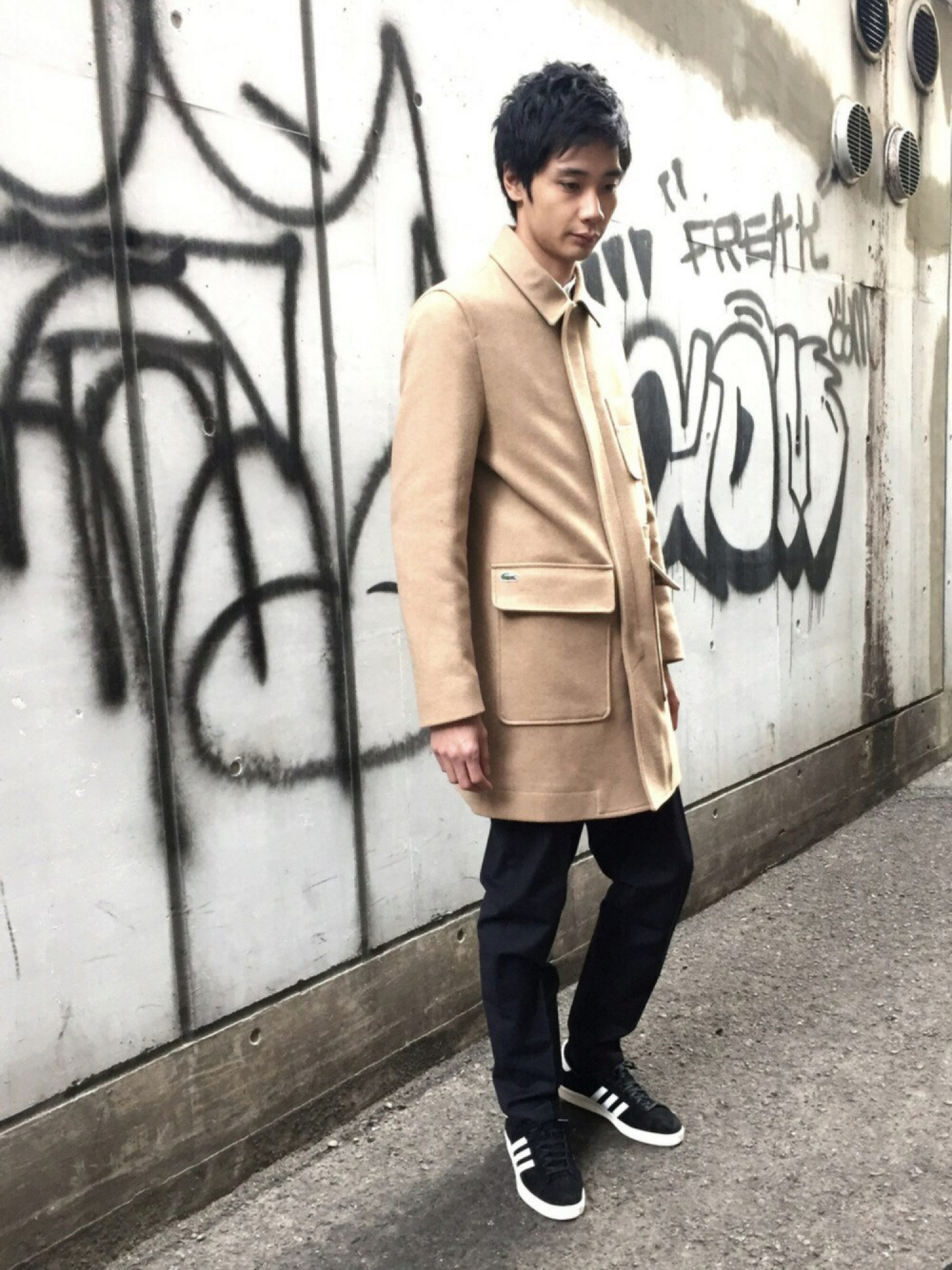 LACOSTE L!VEのステンカラーコートを使った人気ファッション 