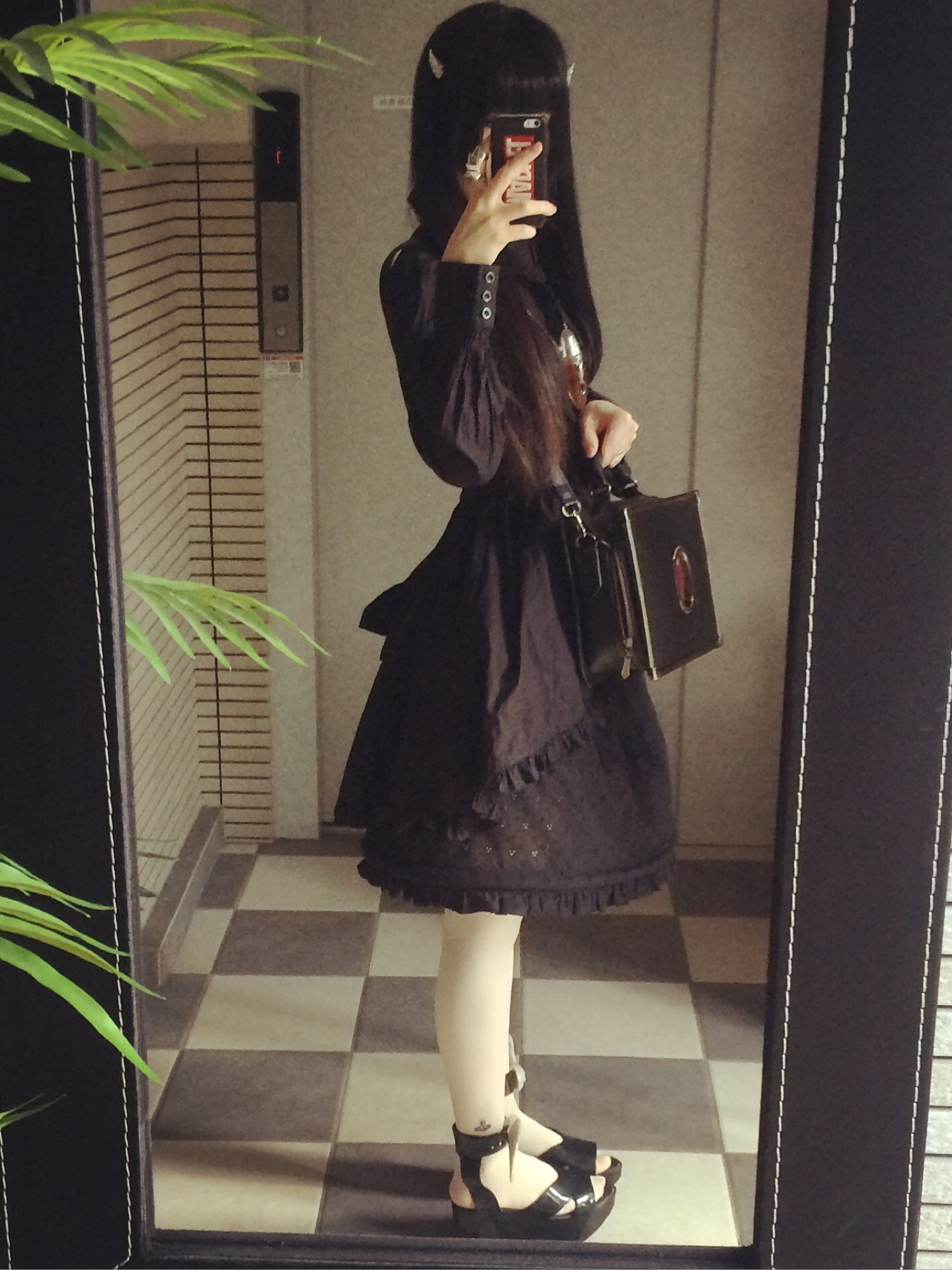 Vivienne Westwoodのカチューシャを使った人気ファッション
