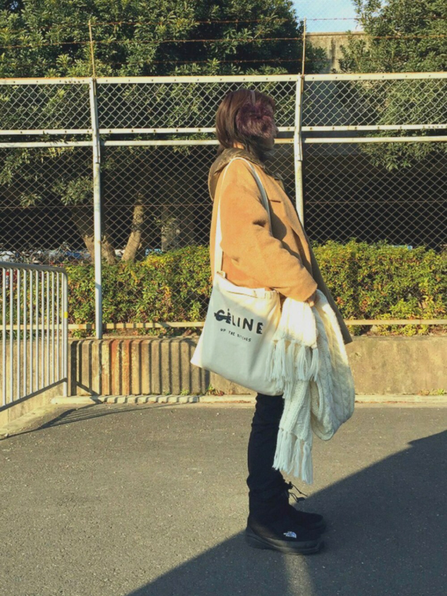 Jihad [ARN] 白R GU（ジーユー）の「（GU）ライト中綿パーカ（WOMEN ⁄ アウター）」 - WEAR