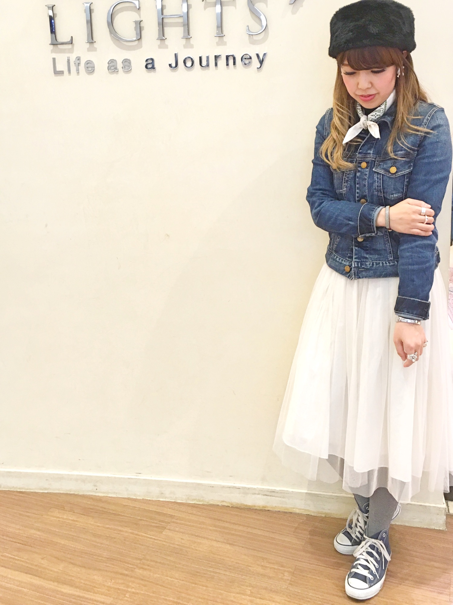 Westwood Outfittersのデニムジャケットを使った人気ファッション 