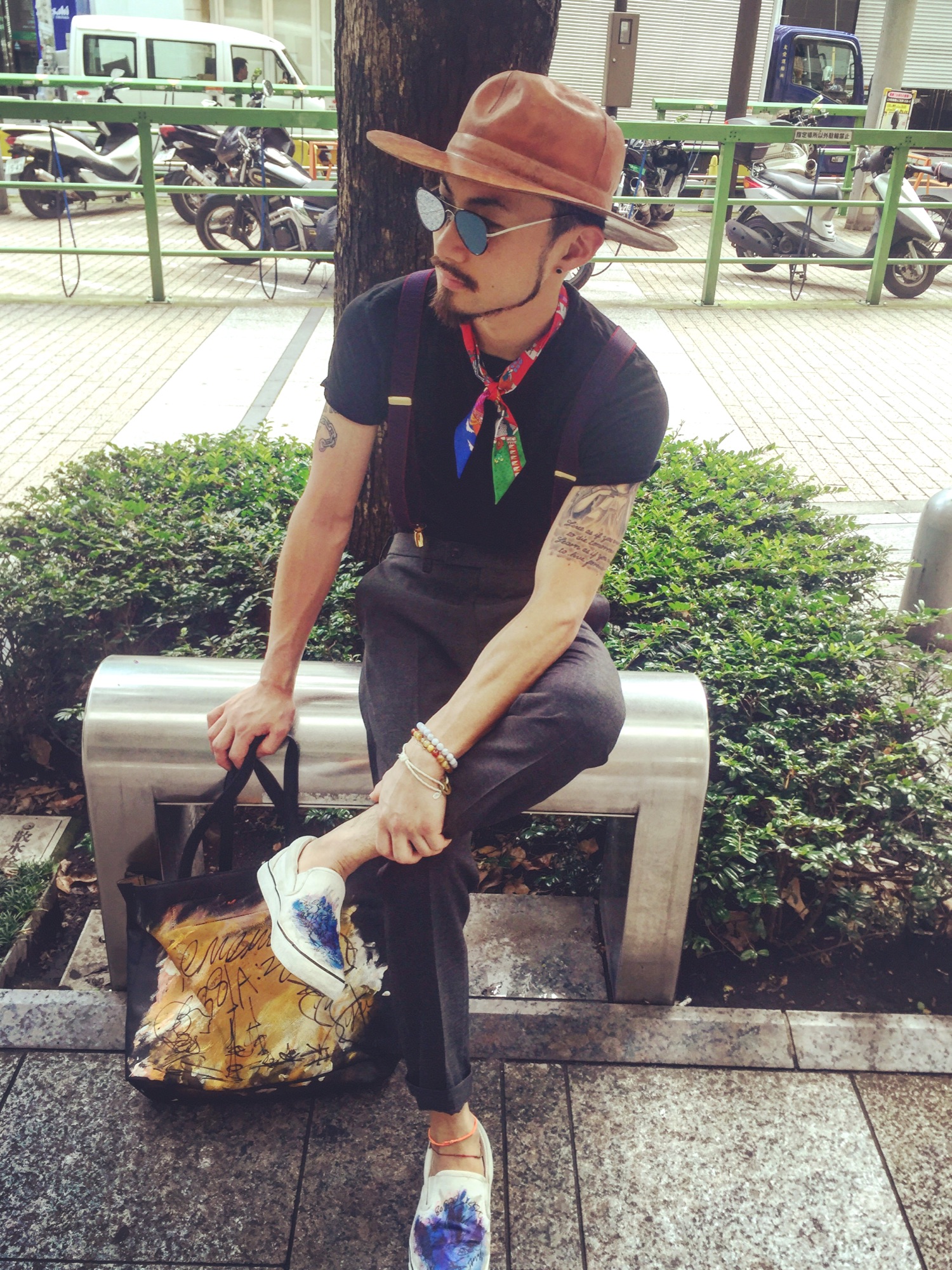 Lizandro竜矢｜HERMESのバンダナ/スカーフを使った