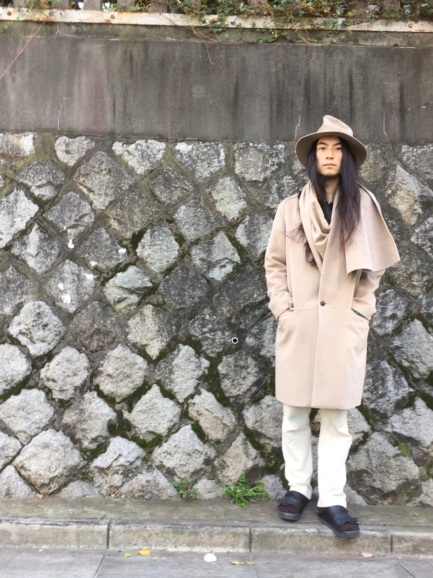 FFIXXED STUDIOSのチェスターコートを使った人気ファッション