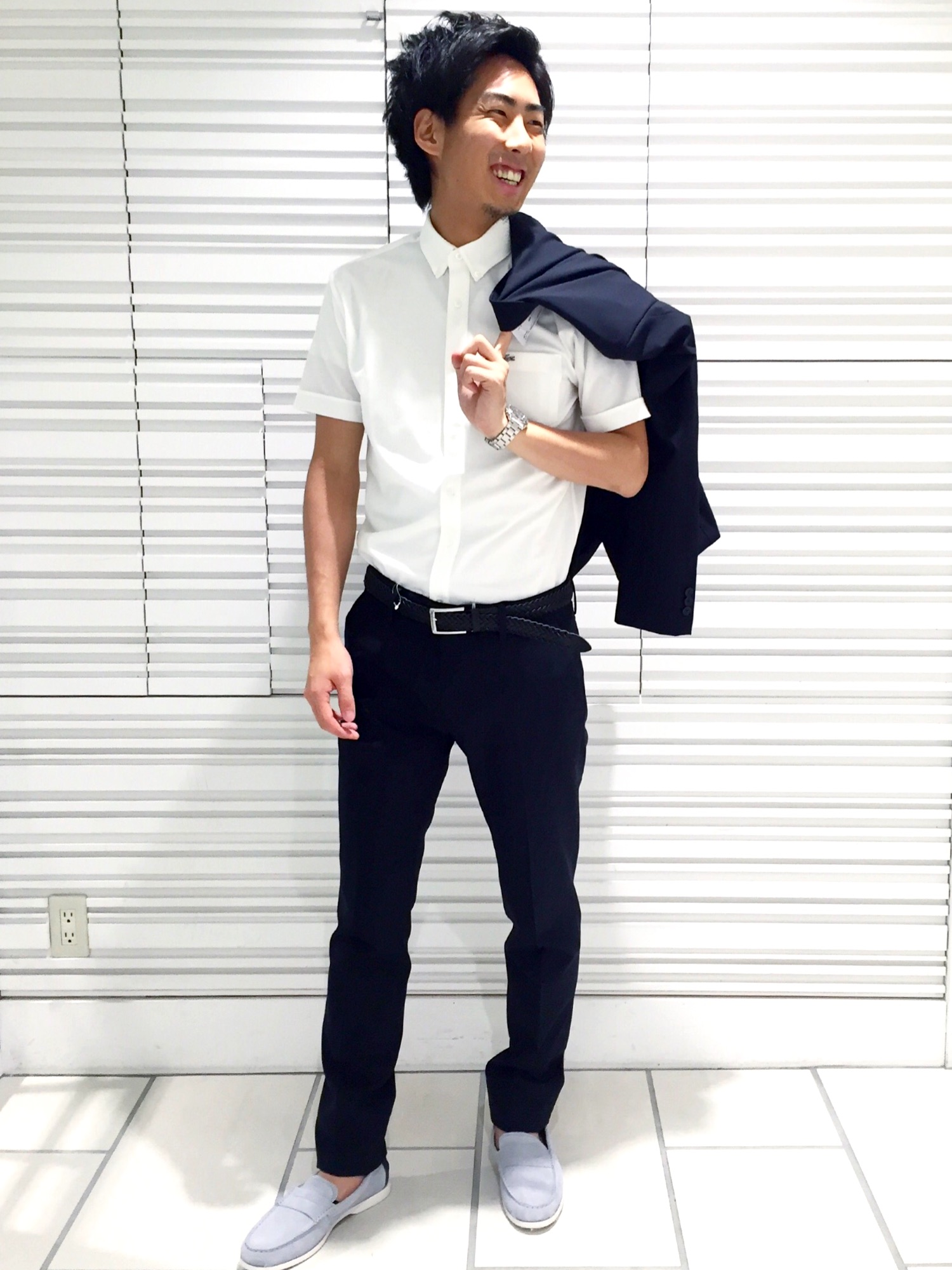 LACOSTEのスラックスを使った「ネイビー」の人気ファッション