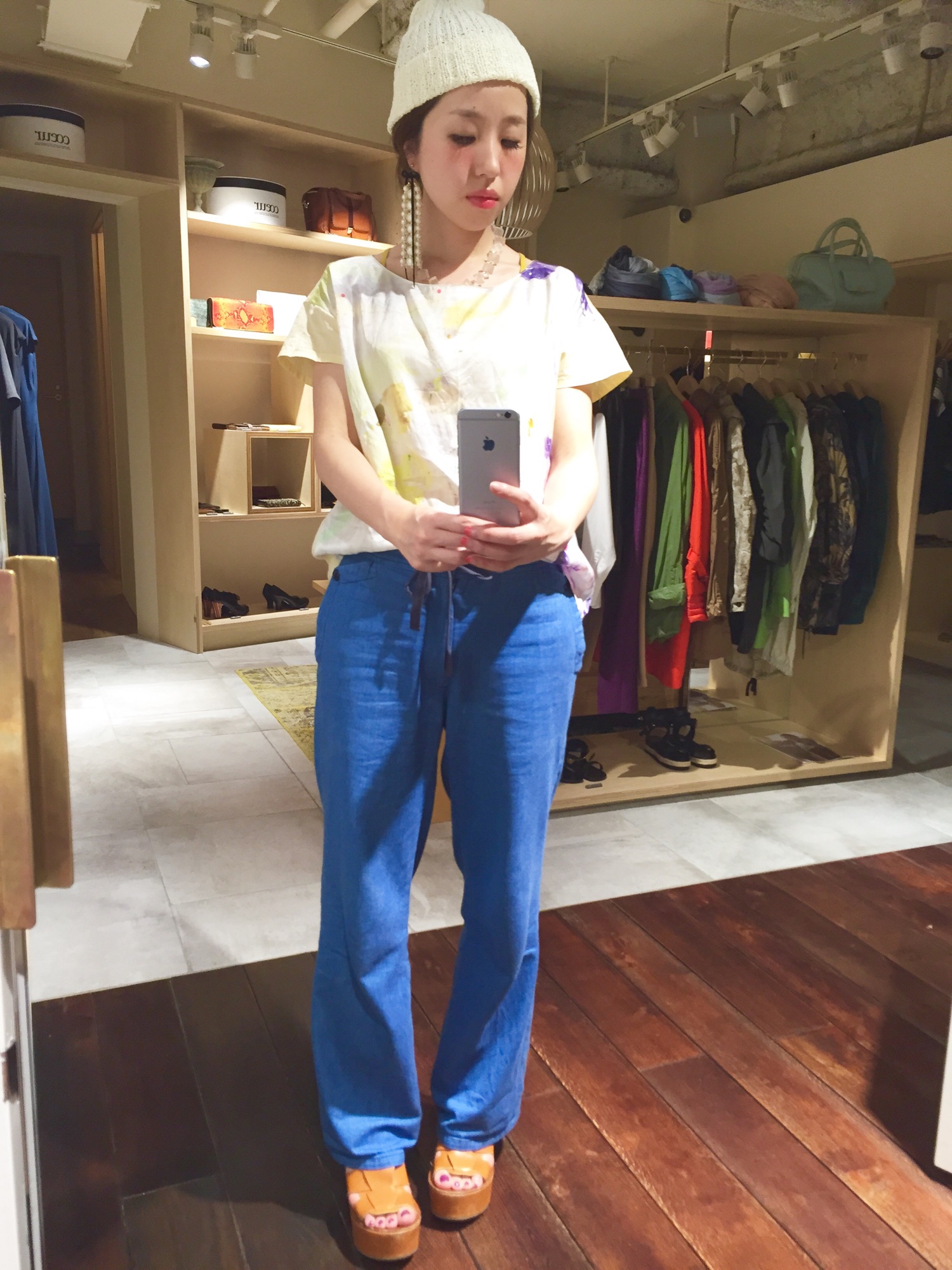 t.yamai parisのデニムパンツを使った人気ファッションコーディネート 