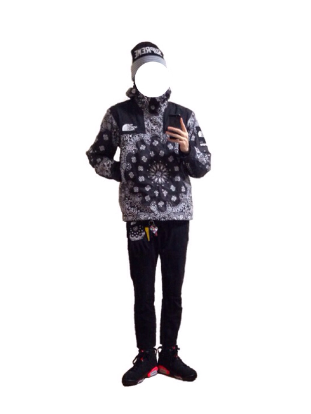 Supreme のマウンテンパーカーを使った「バンダナ柄」の人気 