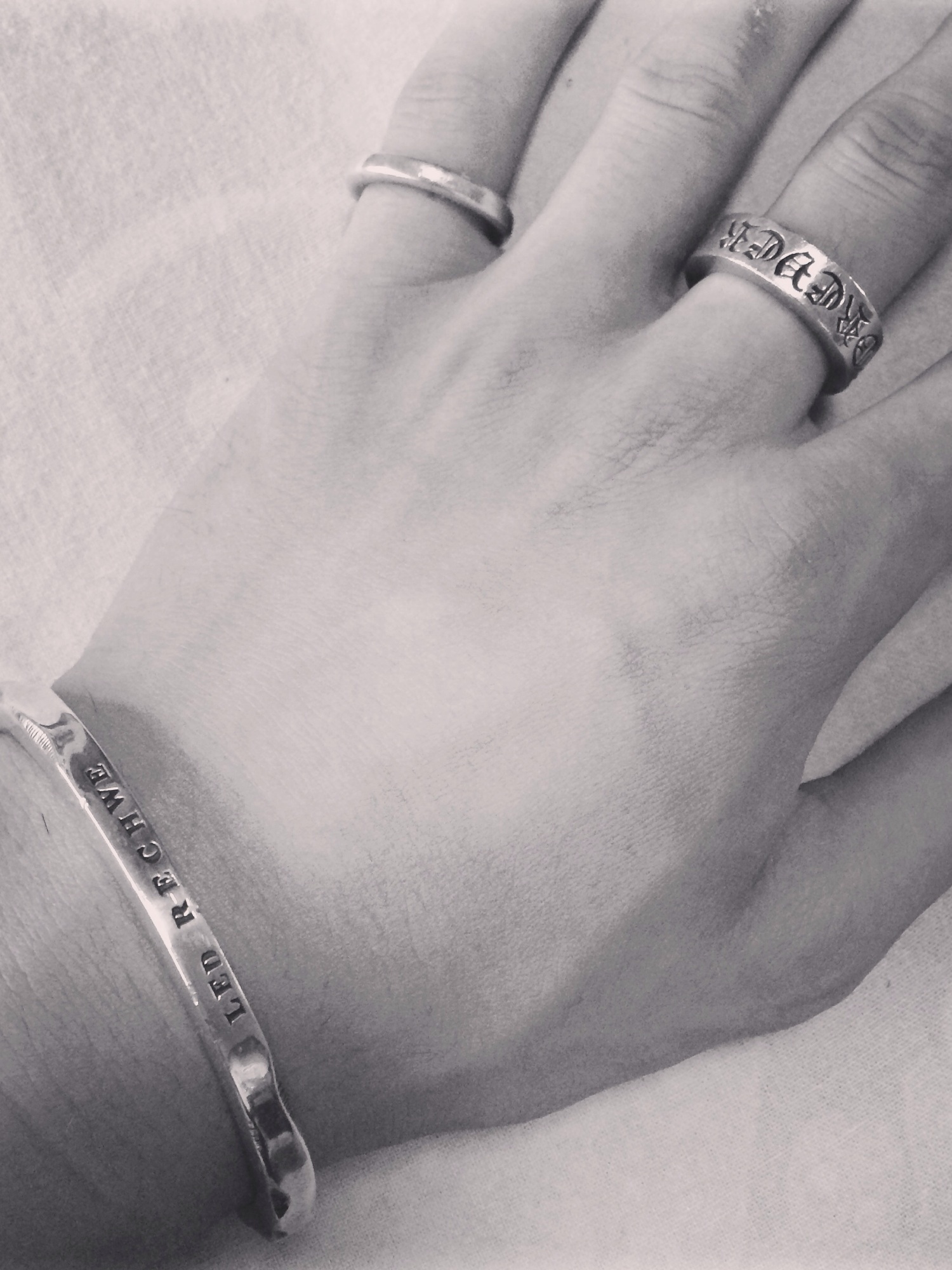 LED RECHWE silverバングル オリジナルポーチ付き LED RECHWE silver