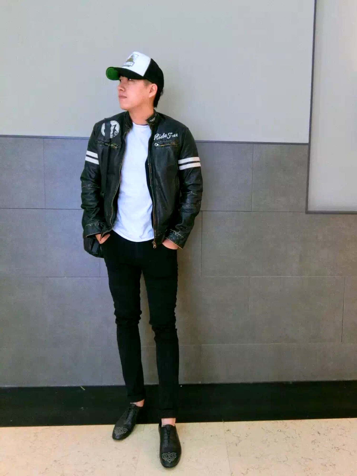 ARMANI JEANSのライダースジャケットを使ったメンズ人気ファッション 